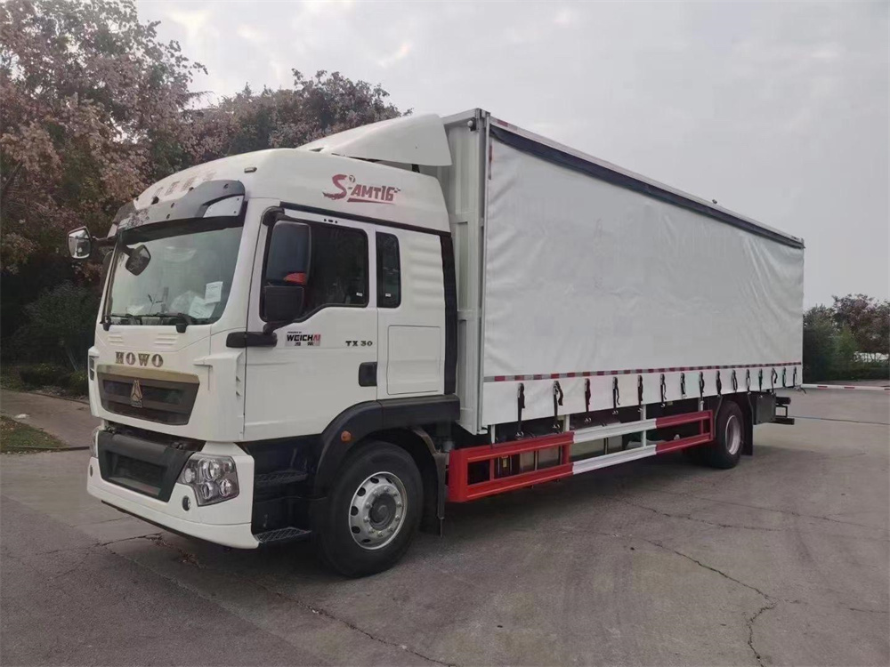 Central axle curtainside truck
